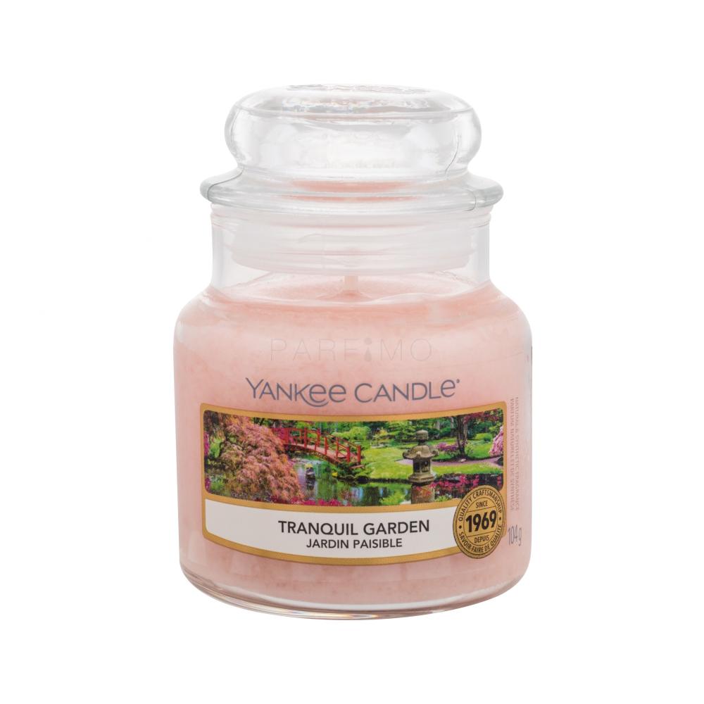 Yankee Candle Tranquil Garden Dišeča svečka 104 g